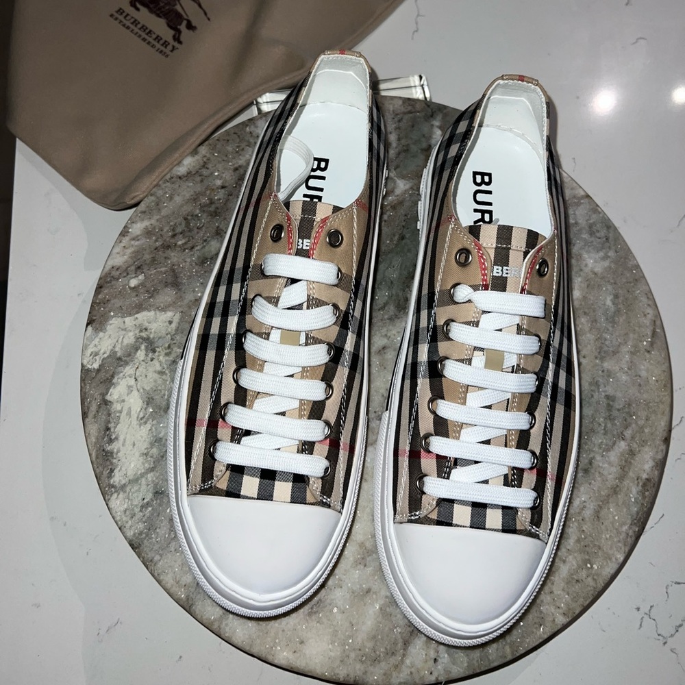 Burberry Check Sneakers - Picture 2 of 5
